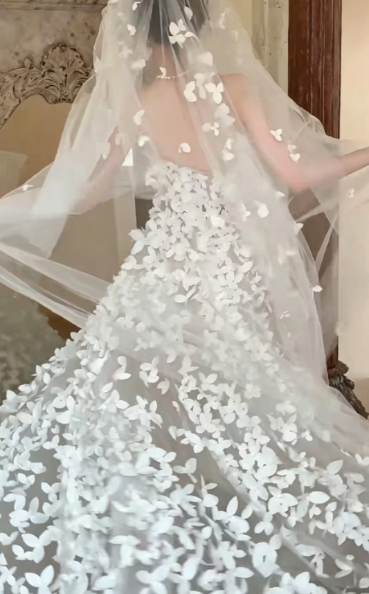 Enchanting Strapless Appliques Wedding Dress Sequins A-Line Bridal Dress GG6256