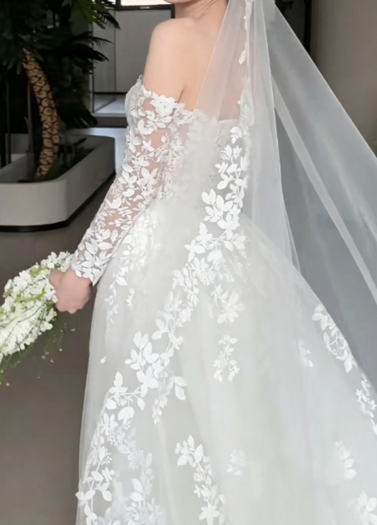 Classical Off-Shoulder Lace Wedding Dress Long Sleeve Sheath Bridal Dress GG6262