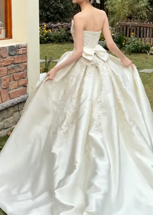Enchanting Strapless Beaded Wedding Dress Satin Bow A-Line Bridal Dress GG6347