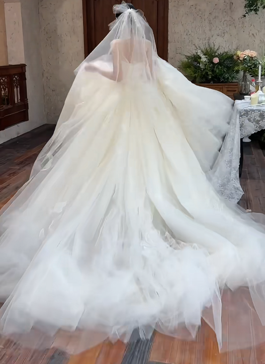 Romantic Strapless Tulle Wedding Dress Appliques A-Line Bridal Dress GG6519