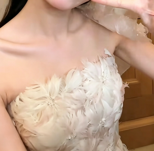 Fascinating Strapless Wedding Dress Feather A-Line Bridal Dress GG6538