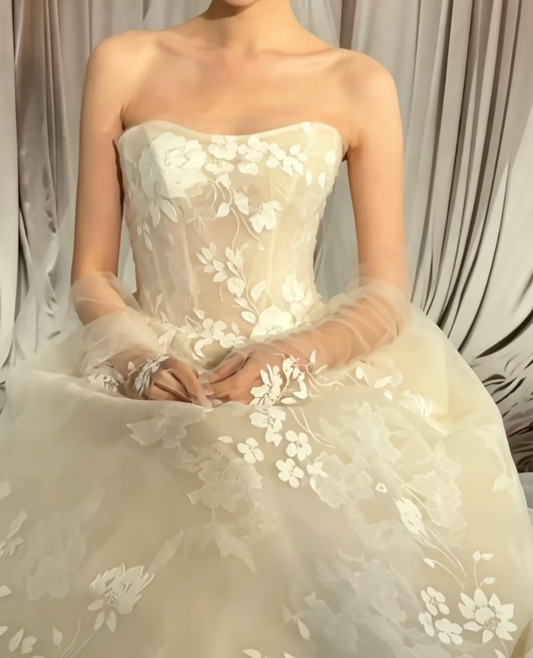 Classical Strapless Appliques Wedding Dress Tulle A-Line Bridal Dress GG6574
