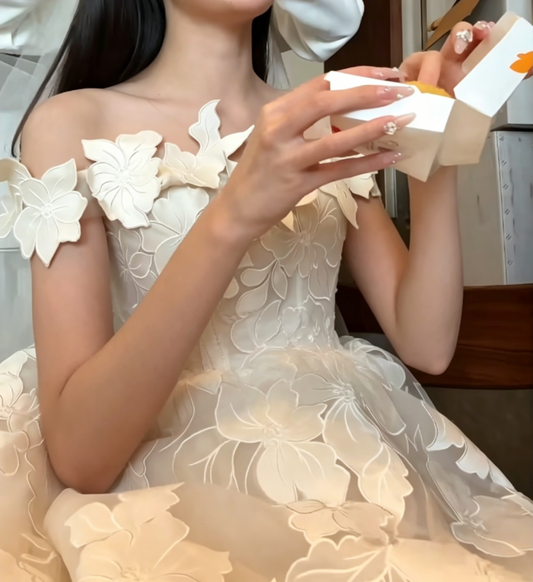 Classical Off-Shoulder Wedding Dress Appliques A-Line Bridal Dress GG6576