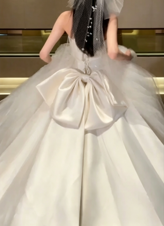 Trendy Strapless Wedding Dress Appliques Tulle A-Line Bridal Dress GG6597
