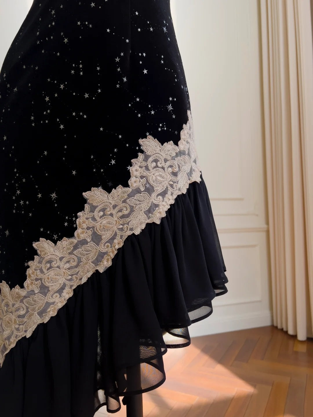 Romantic Spaghetti Straps Black Homecoming Dress Sequins Lace Mermaid Birthday Dress GG5949