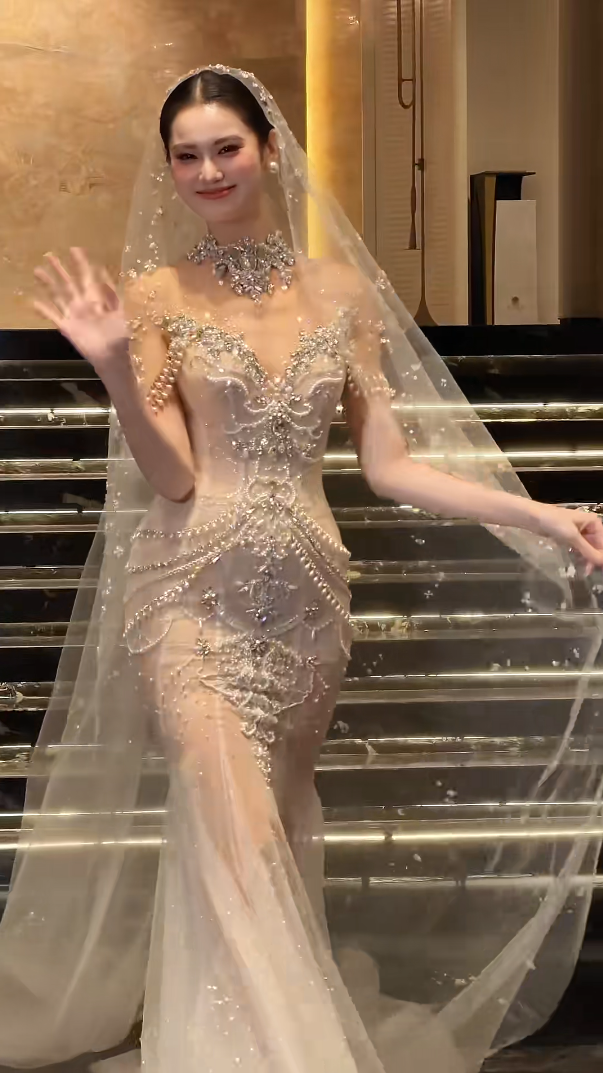 Glamorous High Collar Beading Wedding Dress Rhinestones Mermaid Bridal Dress GG6200