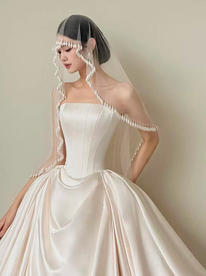 Trendy Strapless Bodice White Wedding Dress Satin Bridal Dress GG6206