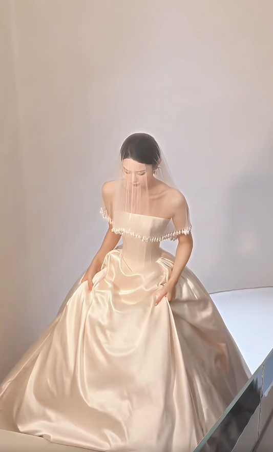 Trendy Strapless Bodice White Wedding Dress Satin Bridal Dress GG6206