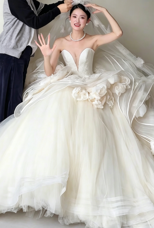 Chic Strapless Appliques Wedding Dress Handmade Flowers Tulle Bridal Dress GG6208