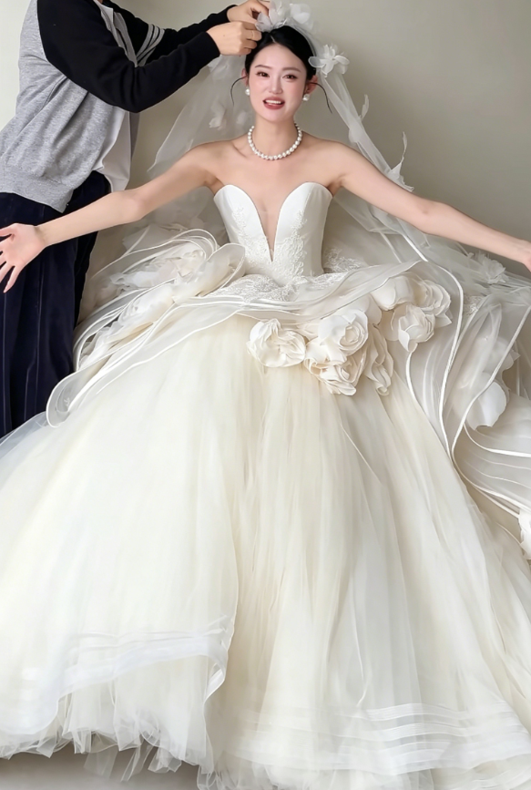 Chic Strapless Appliques Wedding Dress Handmade Flowers Tulle Bridal Dress GG6208