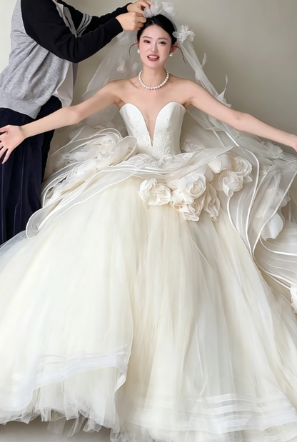 Chic Strapless Appliques Wedding Dress Handmade Flowers Tulle Bridal Dress GG6208
