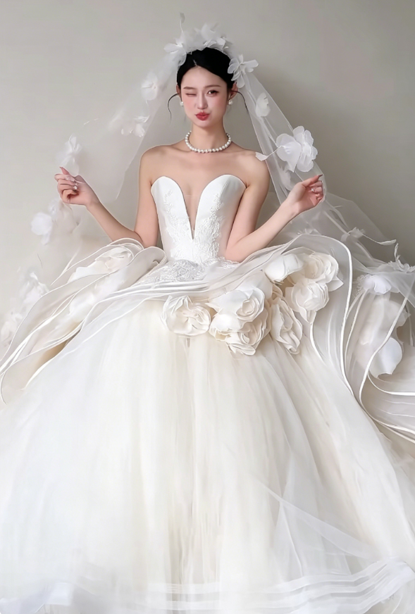 Chic Strapless Appliques Wedding Dress Handmade Flowers Tulle Bridal Dress GG6208
