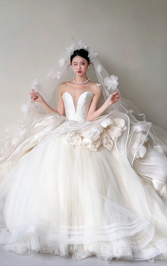 Chic Strapless Appliques Wedding Dress Handmade Flowers Tulle Bridal Dress GG6208