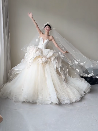 Chic Strapless Appliques Wedding Dress Handmade Flowers Tulle Bridal Dress GG6208