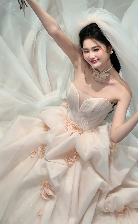 Elegant Strapless Long Wedding Dress Appliques Tulle Bridal Dress GG6219