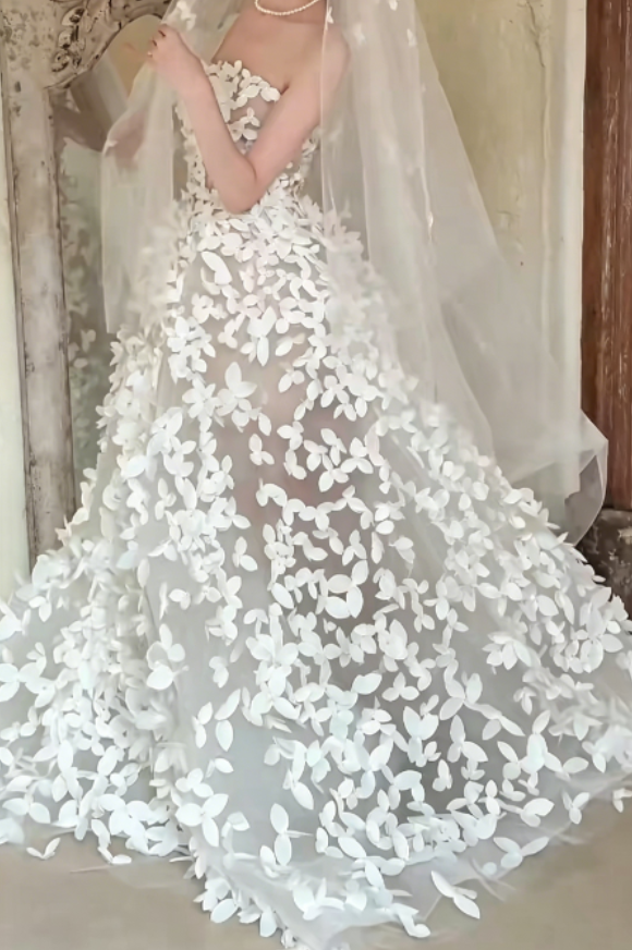 Enchanting Strapless Appliques Wedding Dress Sequins A-Line Bridal Dress GG6256