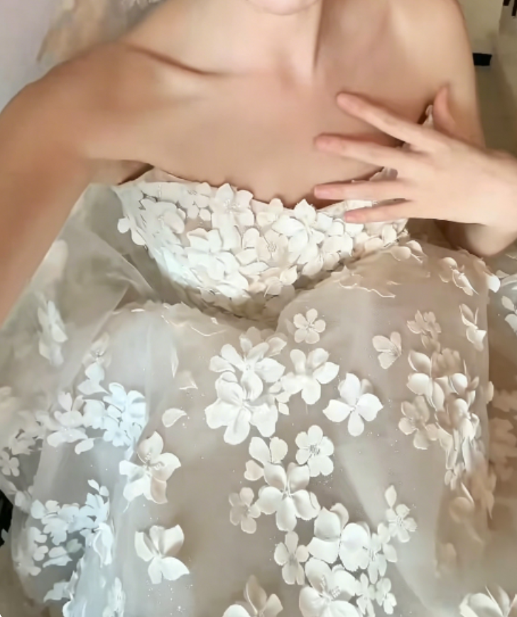 Ornate Strapless Appliques Wedding Dress A-Line Sequins Bridal Dress GG6264