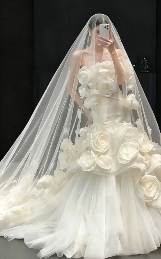 Fascinating Strapless Handmade Flowers Wedding Dress Satin Tulle Mermaid Bridal Dress GG6282