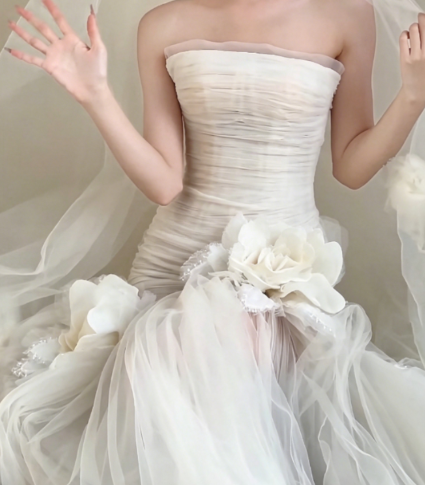 Romantic Strapless Handmade Flowers Wedding Dress Tulle Mermaid Bridal Dress GG6317