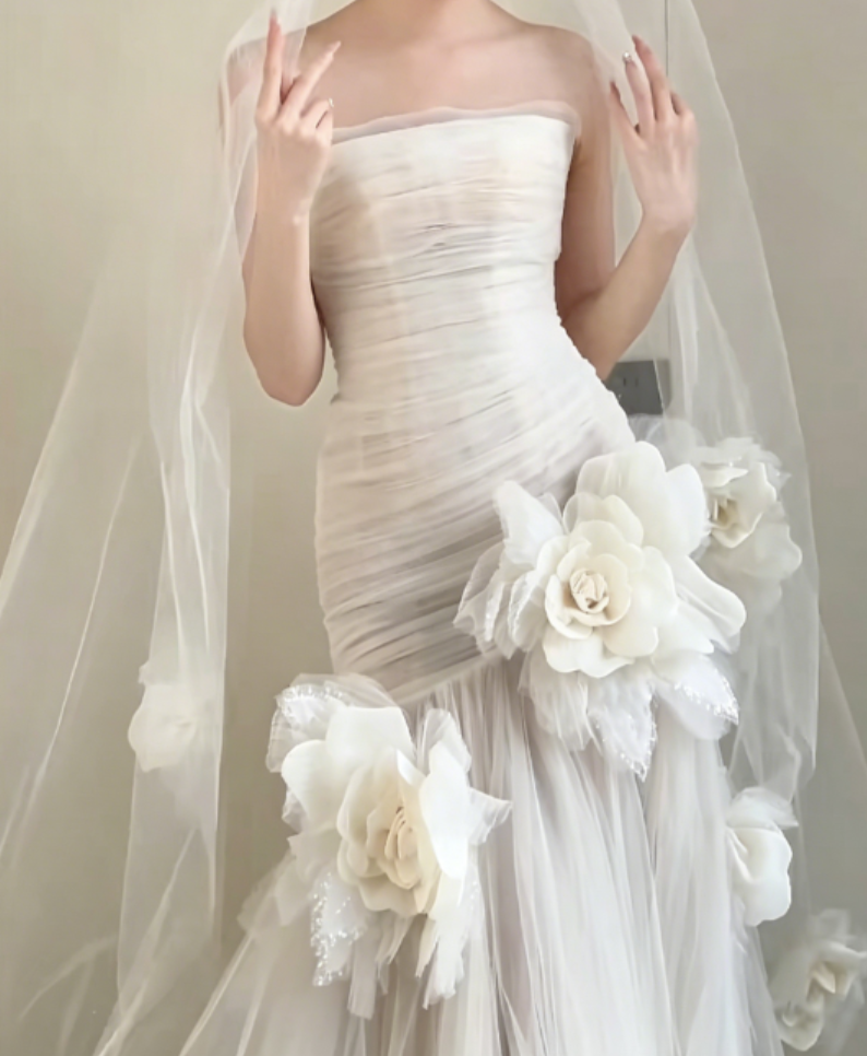 Romantic Strapless Handmade Flowers Wedding Dress Tulle Mermaid Bridal Dress GG6317