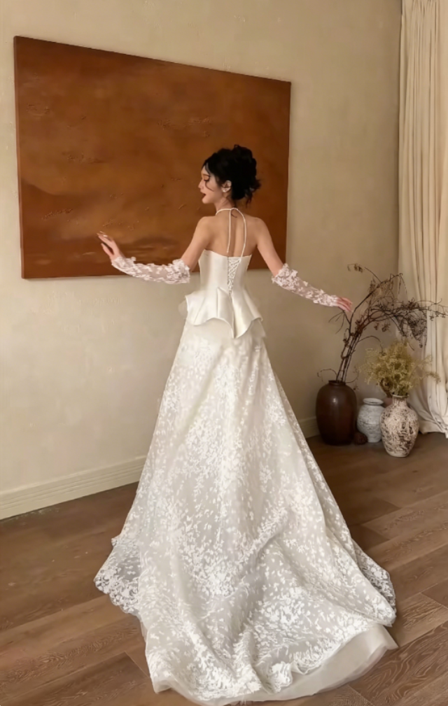 Enchanting Strapless White Satin Wedding Dress Appliques Tulle A-Line Bridal Dress GG6339