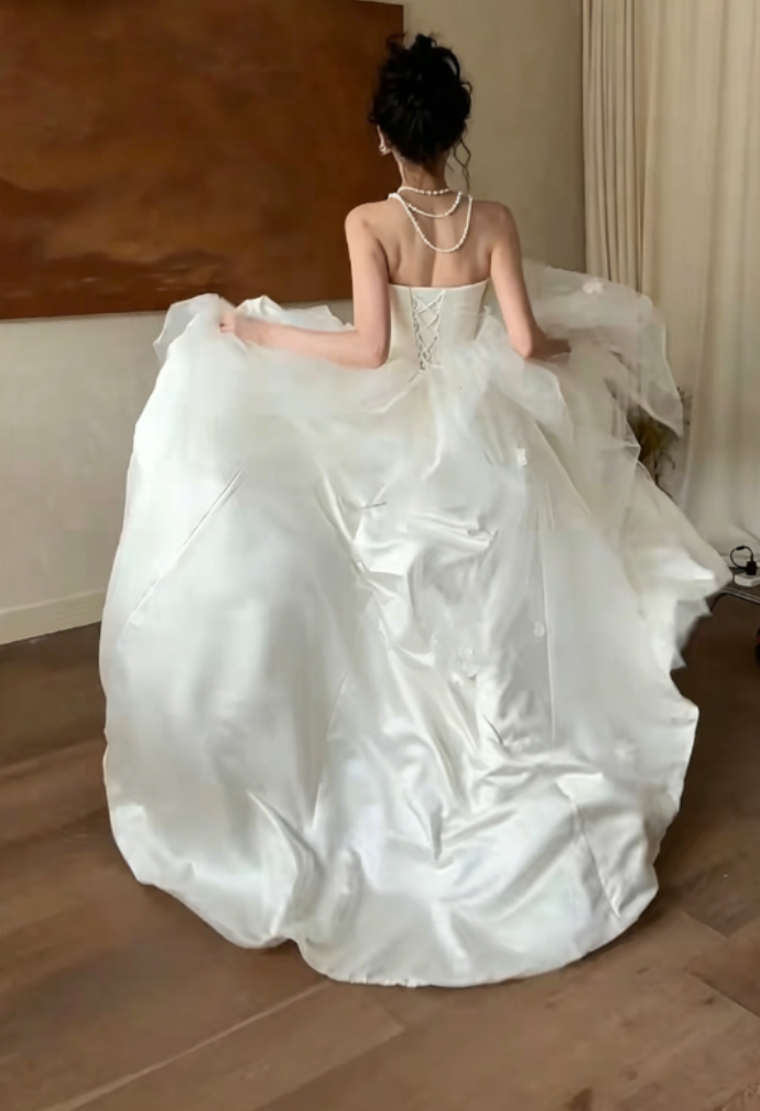 Chic Strapless Appliques Tulle Wedding Dress Satin A-Line Bridal Dress GG6340
