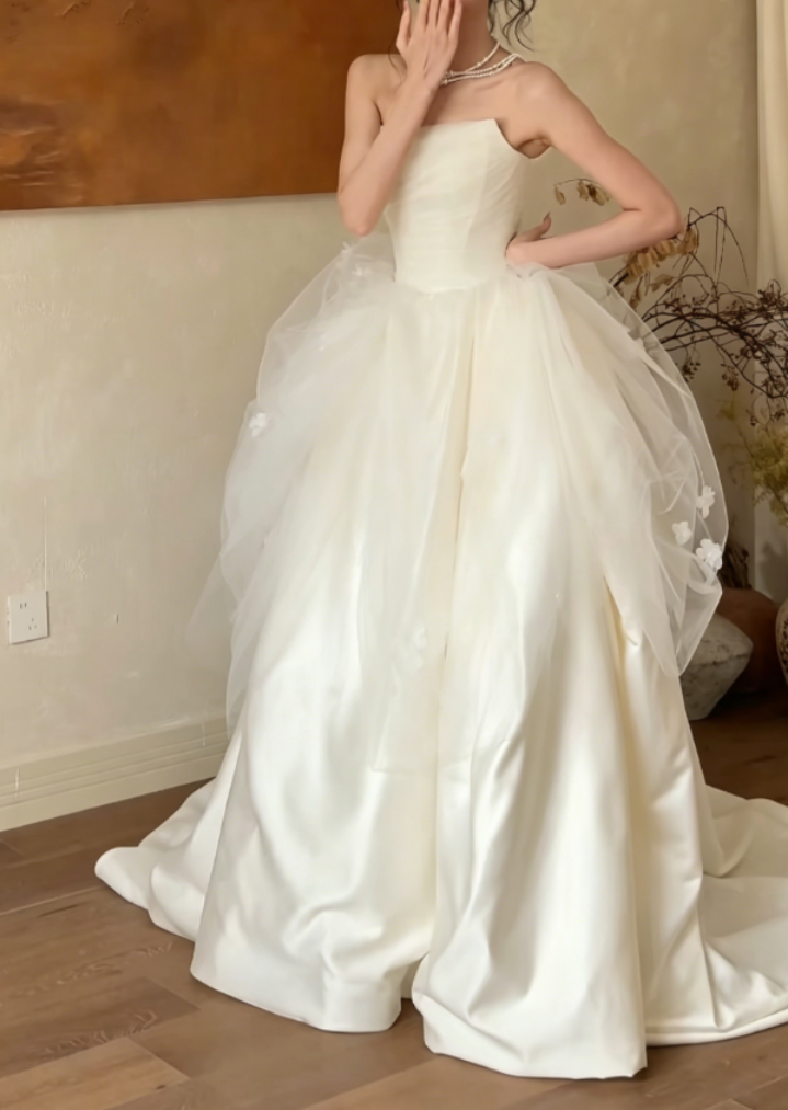 Chic Strapless Appliques Tulle Wedding Dress Satin A-Line Bridal Dress GG6340