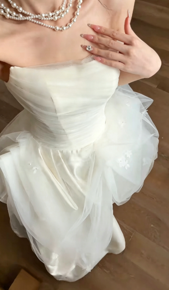 Chic Strapless Appliques Tulle Wedding Dress Satin A-Line Bridal Dress GG6340
