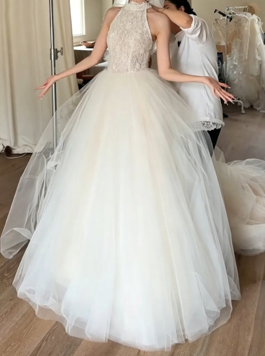Fascinating Lace Bodice Wedding Dress Halter Neck Tulle A-Line Bridal Dress GG6341