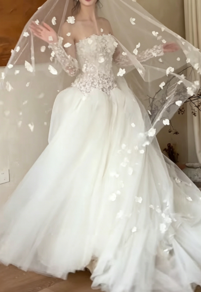 Chic Strapless Appliques Bodice Wedding Dress Tulle A-Line Bridal Dress GG6342