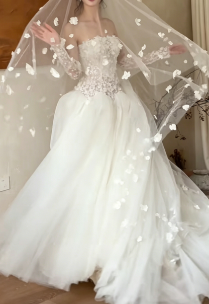 Chic Strapless Appliques Bodice Wedding Dress Tulle A-Line Bridal Dress GG6342