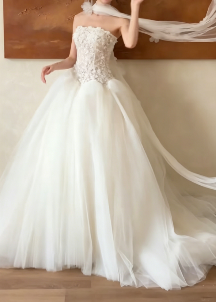 Chic Strapless Appliques Bodice Wedding Dress Tulle A-Line Bridal Dress GG6342