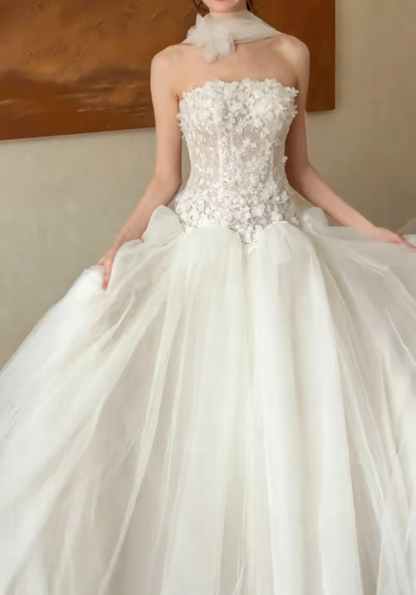 Chic Strapless Appliques Bodice Wedding Dress Tulle A-Line Bridal Dress GG6342