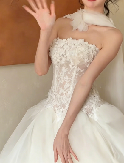 Chic Strapless Appliques Bodice Wedding Dress Tulle A-Line Bridal Dress GG6342