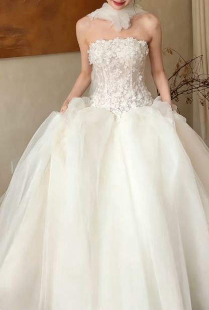 Chic Strapless Appliques Bodice Wedding Dress Tulle A-Line Bridal Dress GG6342