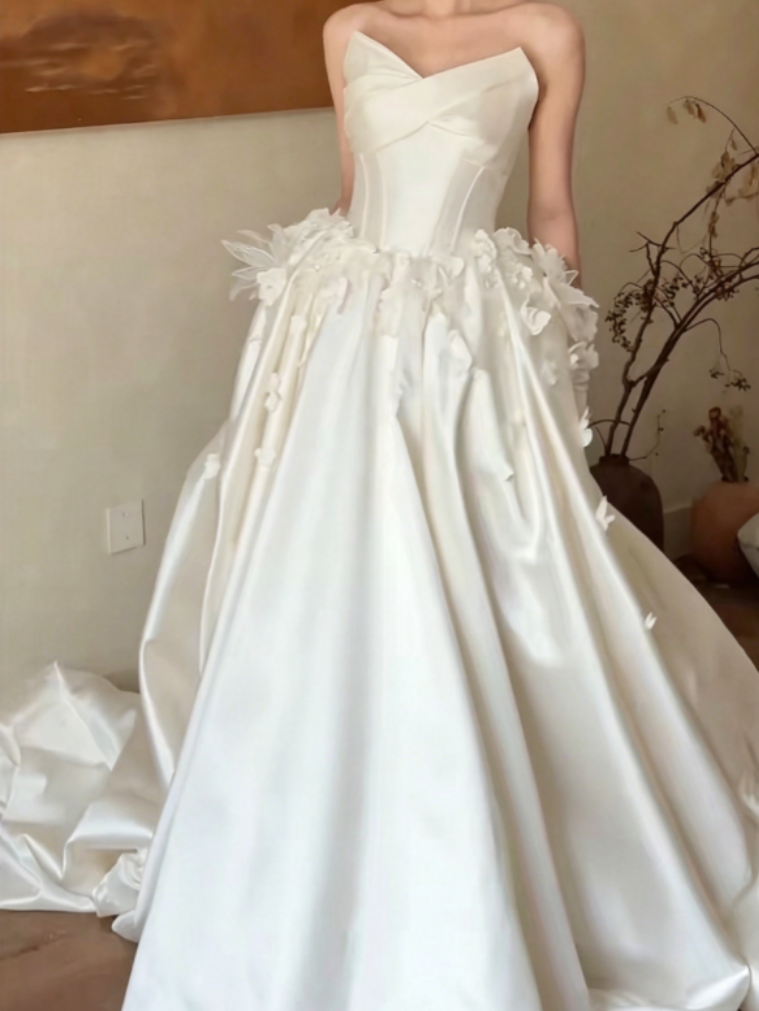 Elegant Strapless Satin Wedding Dress Appliques A-Line Bridal Dress GG6343