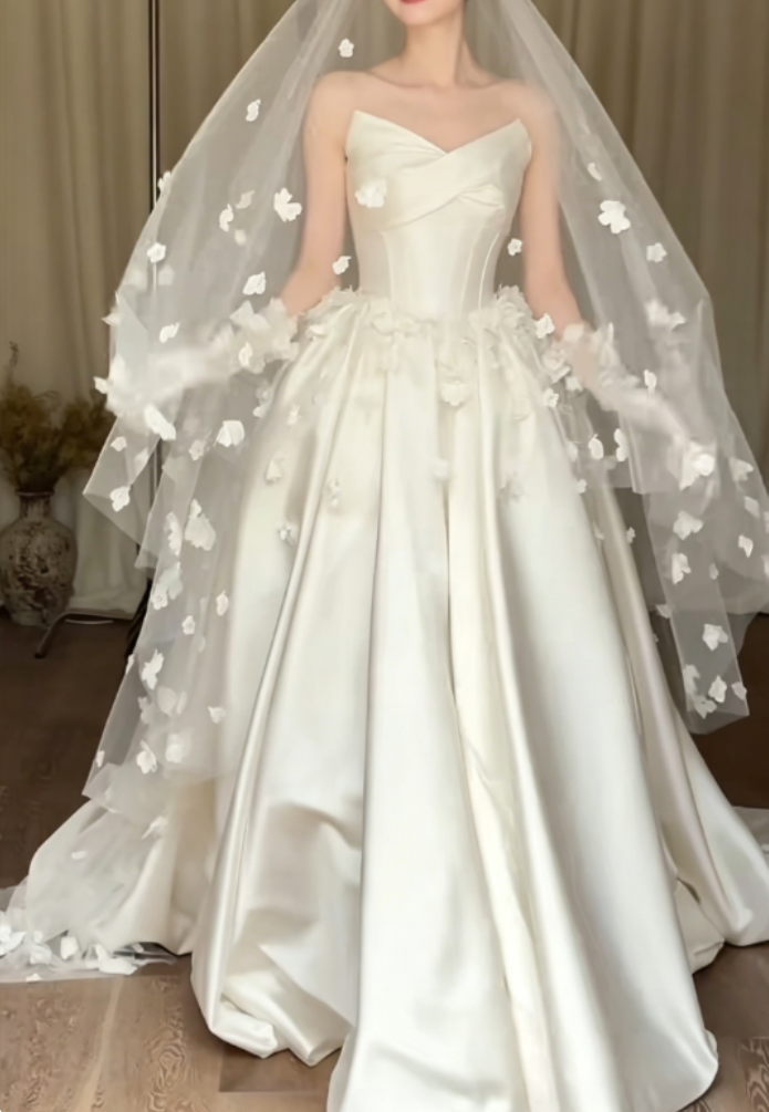 Elegant Strapless Satin Wedding Dress Appliques A-Line Bridal Dress GG6343