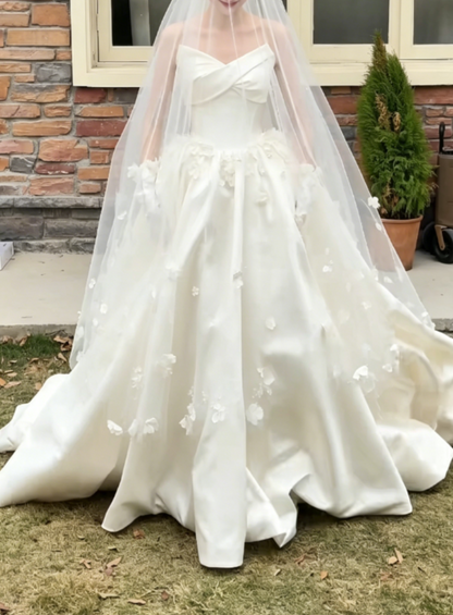 Elegant Strapless Satin Wedding Dress Appliques A-Line Bridal Dress GG6343