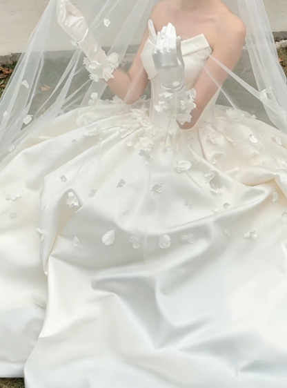 Elegant Strapless Satin Wedding Dress Appliques A-Line Bridal Dress GG6343