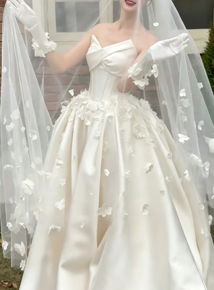 Elegant Strapless Satin Wedding Dress Appliques A-Line Bridal Dress GG6343