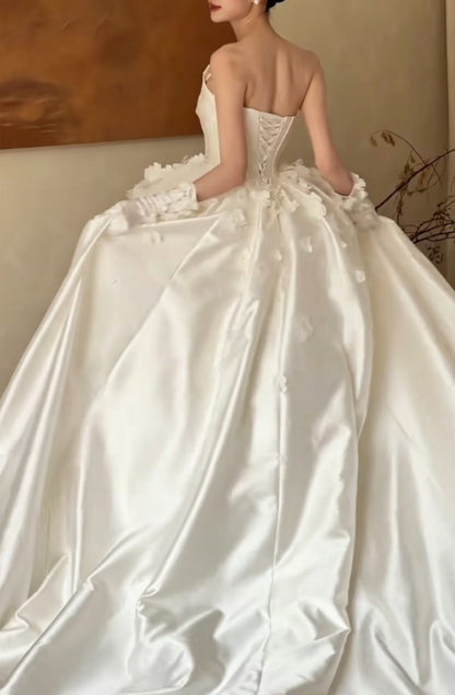 Elegant Strapless Satin Wedding Dress Appliques A-Line Bridal Dress GG6343
