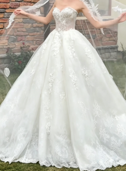 Sleek Strapless Wedding Dress Lace Applique A-Line Bridal Dress GG6346