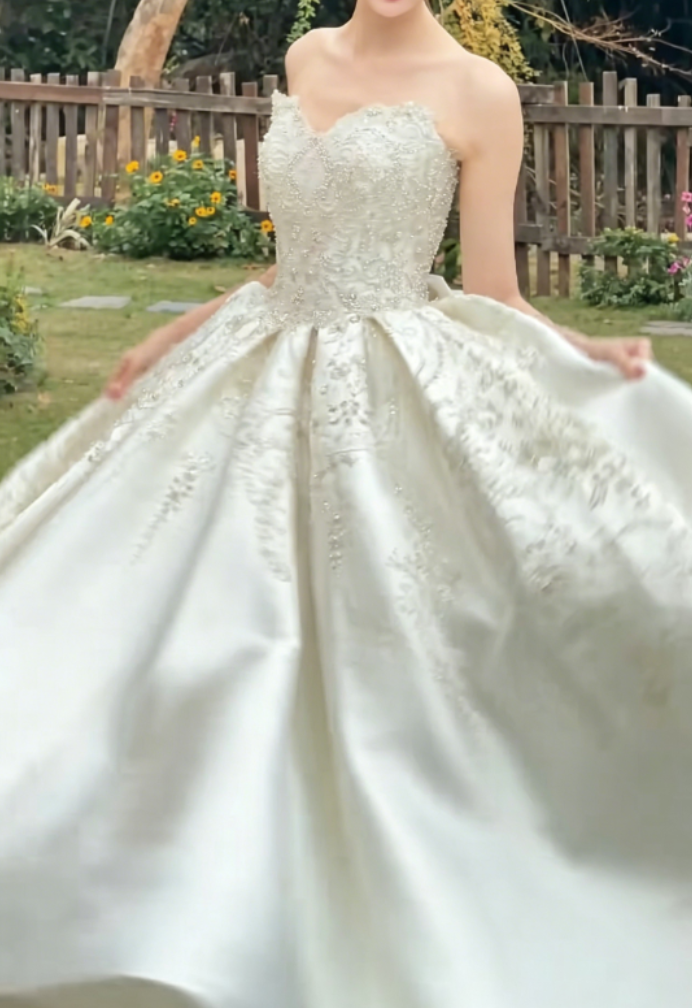 Enchanting Strapless Beaded Wedding Dress Satin Bow A-Line Bridal Dress GG6347