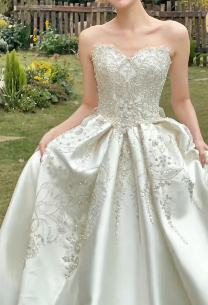 Enchanting Strapless Beaded Wedding Dress Satin Bow A-Line Bridal Dress GG6347