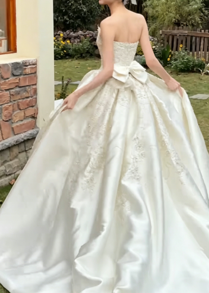 Enchanting Strapless Beaded Wedding Dress Satin Bow A-Line Bridal Dress GG6347