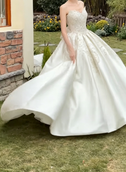 Enchanting Strapless Beaded Wedding Dress Satin Bow A-Line Bridal Dress GG6347