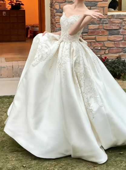 Enchanting Strapless Beaded Wedding Dress Satin Bow A-Line Bridal Dress GG6347