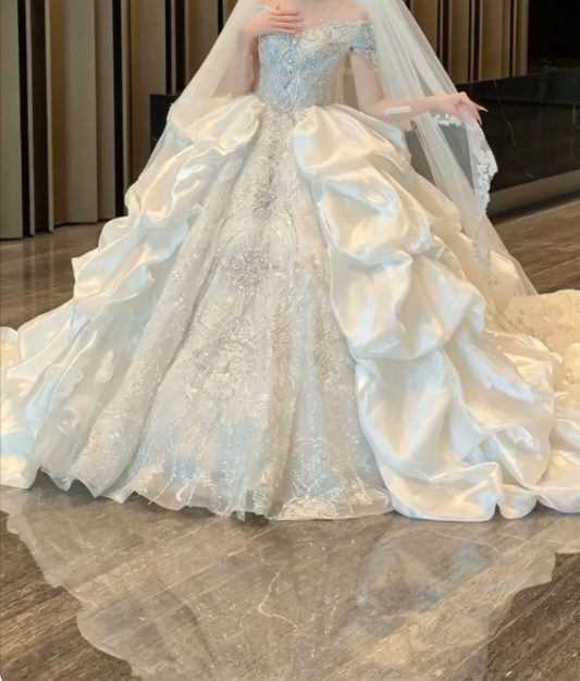 Exquisite Illusion Neck Satin Wedding Dress Long Sleeve Beading A-Line Bridal Dress GG6354