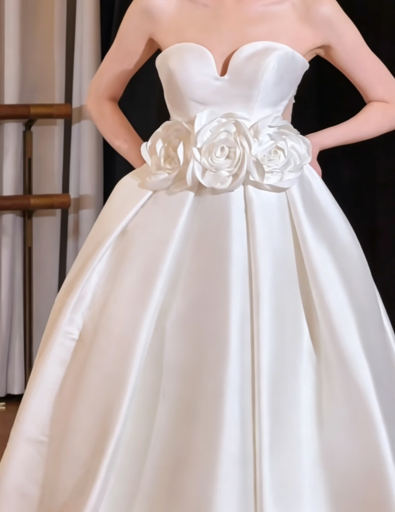 Alluring Strapless Satin Wedding Dress Handmade Flowers A-Line Bridal Dress GG6405