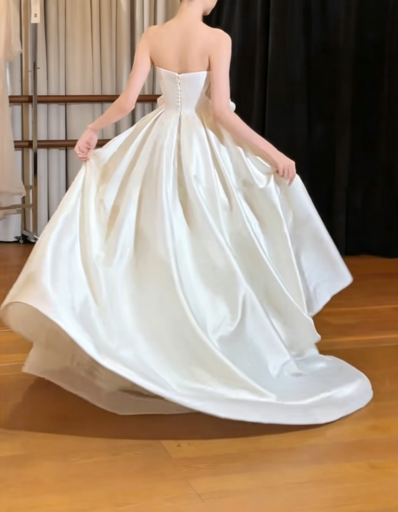 Alluring Strapless Satin Wedding Dress Handmade Flowers A-Line Bridal Dress GG6405